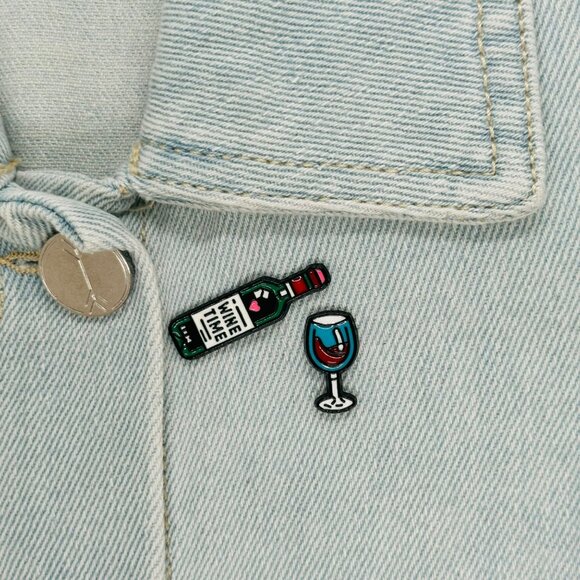 ⭐Bohemian Wine Bottle Brooch for Women Enamel wine bottle and glass lapel Pin ⭐ - Picture 1 of 5